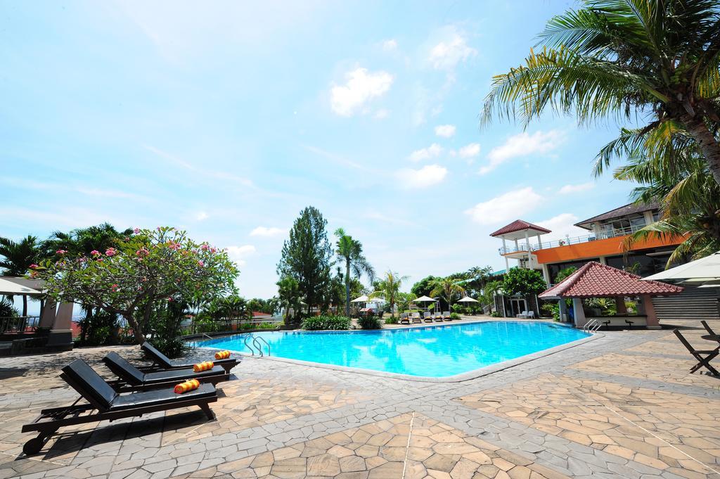 Patra Semarang Hotel & Convention Exterior photo